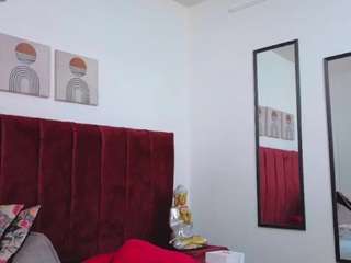 selena-castillo webcam