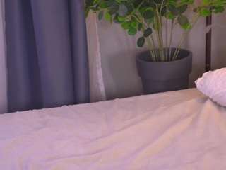 bellacle, female webcam model,  years old, on live webcam