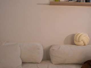 Bella live cam preview