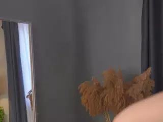 Bella's Live Sex Cam Show