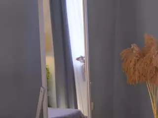 Bella's Live Sex Cam Show