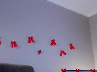 gwenacey's CamSoda show and profile