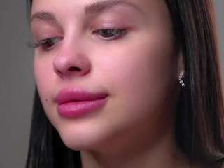 maycrute webcam model