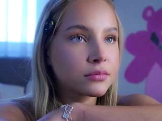 peacebunte's CamSoda show and profile