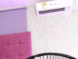 quianna-1's Live Sex Cam Show