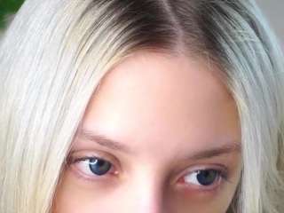 antoniahey Live Webcam on CamSoda