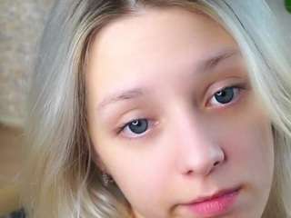 antoniahey Live Webcam on CamSoda