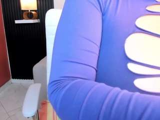 cloe-adams Live Webcam on CamSoda