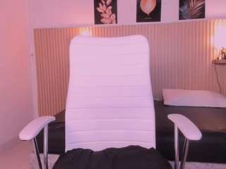 cloe-adams's CamSoda show and profile