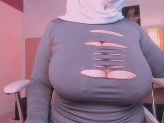 Questo modello è in diretta ora. cloe-adams