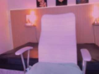 cloe-adams's live room