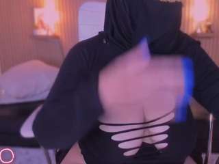 cloe-adams
