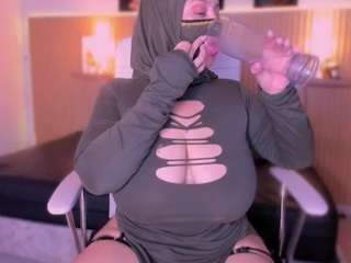 cloe-adams