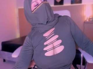 cloe-adams