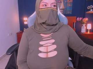 cloe-adams