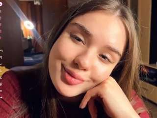 jinnygarland's CamSoda show and profile