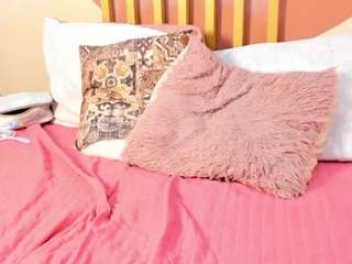 le modèle nicoleangels est en webcam porno dans un show sur le site camsoda, il possède les tags suivants: ahegao,skinny,young adult,twerk,toys,teen 18,athletic,tattoos,red hair,lovense,fingering,erotic dance,drinking,brown eyes,blowjob,big tits,hd,latina,petite,squirt