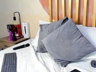 Nicole Angels live webcam show
