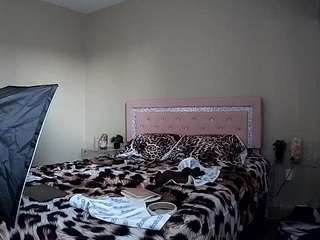 voyeurcam-whitneyoc-01