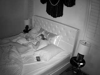 Mẫu này đang trực tiếp. voyeurcam-whitneyoc-01