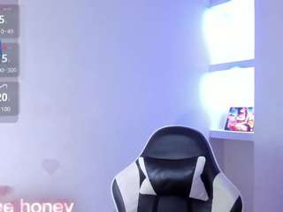 zoeconnor19's CamSoda show and profile