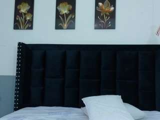 kinkyandsavage webcam model