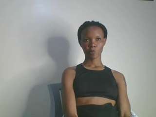 amorueen99 live webcam show