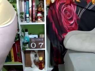 average-girl's CamSoda show and profile