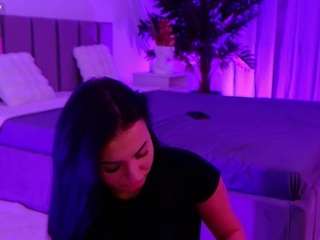 evanew, female webcam model,  years old, on live webcam
