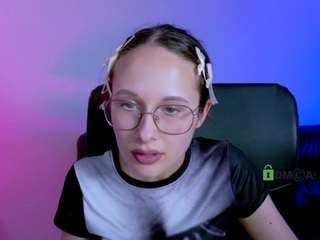 karla-pink