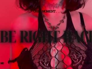 karla-pink