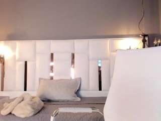 magic-scarlet Live Webcam on CamSoda
