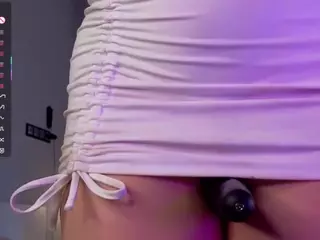 Emi's Live Sex Cam Show