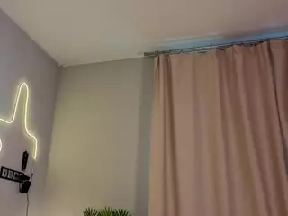 Emi's Live Sex Cam Show