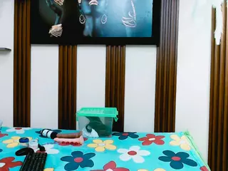 HOTVANESACRAZY18's Live Sex Cam Show