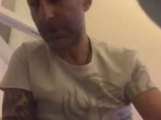 righthondj Live Webcam on CamSoda