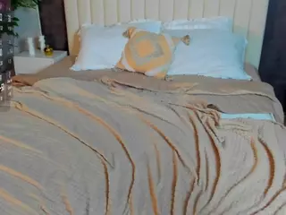 Meowrora's Live Sex Cam Show
