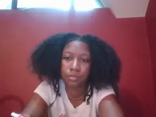 Yummyluvsme's Live Sex Cam Show