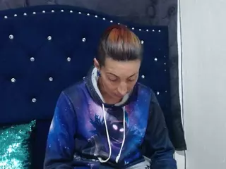 anyu1306's Live Sex Cam Show