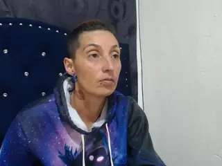 anyu1306's Live Sex Cam Show