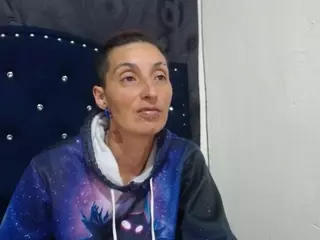 anyu1306's Live Sex Cam Show