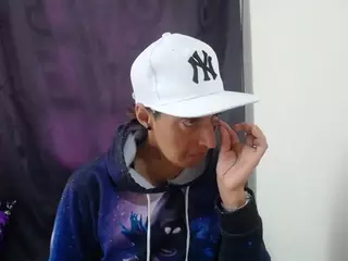 anyu1306's Live Sex Cam Show