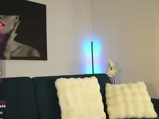 Live webcam model izybelle on Soda Cams