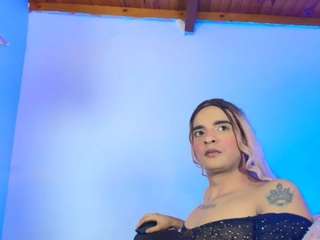 latinmia23hot's CamSoda show and profile