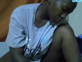 Image 1 of pretty-mary, female webcam model,  years old, on live webcam