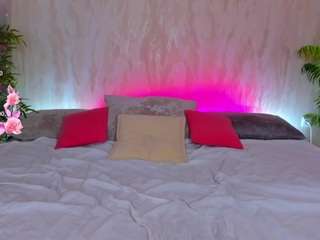 alic-black from CamSoda