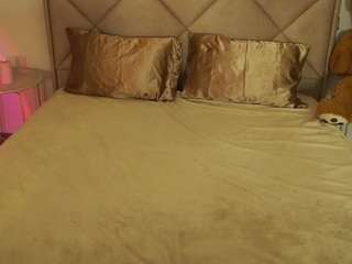 Model ini sedang live sekarang. arielgemme