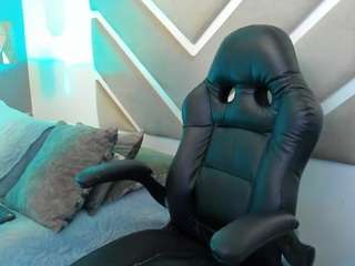 meganpresleyx, female webcam model,  years old, on live webcam