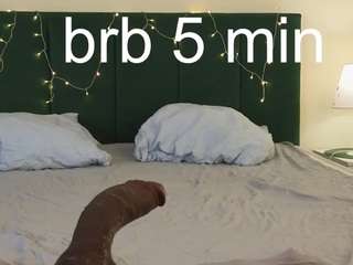 bonnie-whitee, female webcam model,  years old, on live webcam