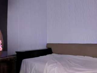 malulopez, female webcam model,  years old, on live webcam